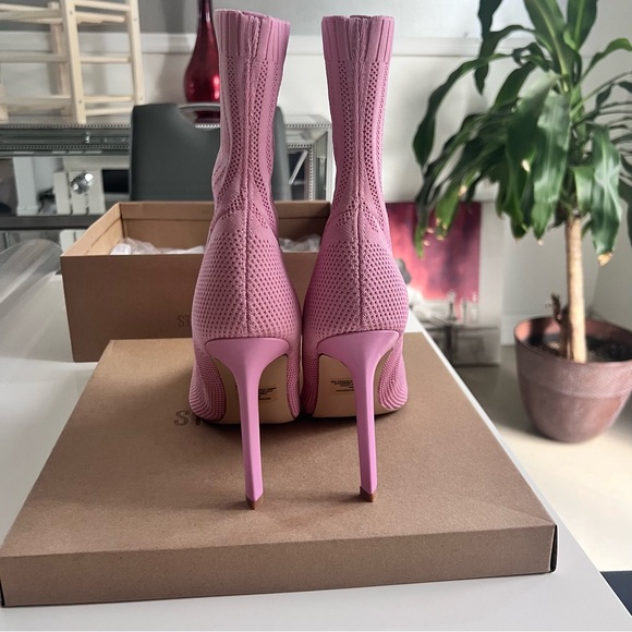 Steven Madden Discreet Knit Pointed Toe Sock Booties - Picture 8 of 11